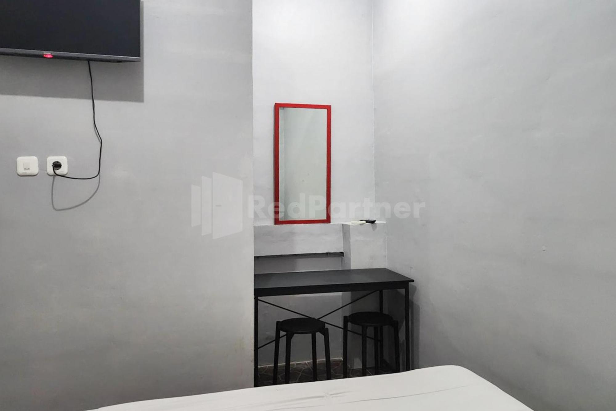 Puspita Homestay Mitra Reddoorz Bekasi Luaran gambar