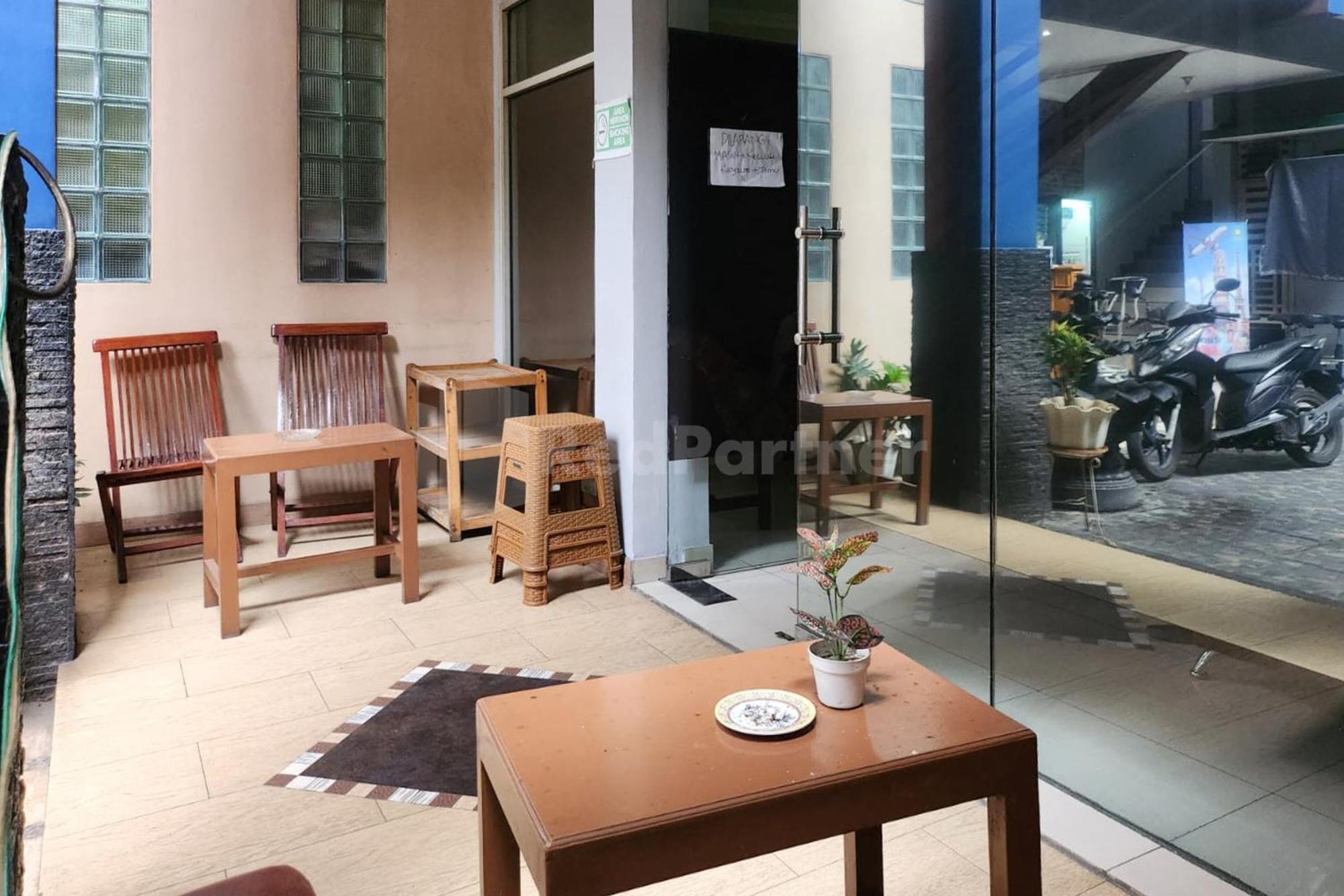 Puspita Homestay Mitra Reddoorz Bekasi Luaran gambar