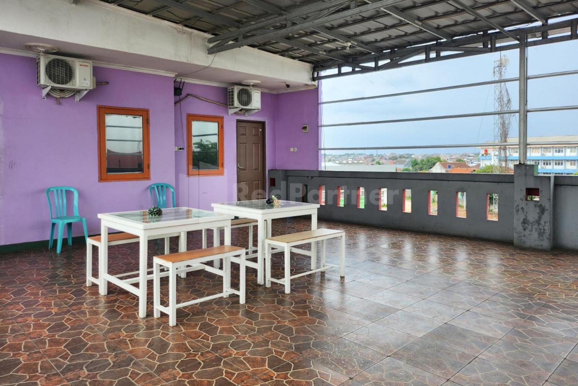 Puspita Homestay Mitra Reddoorz Bekasi Luaran gambar